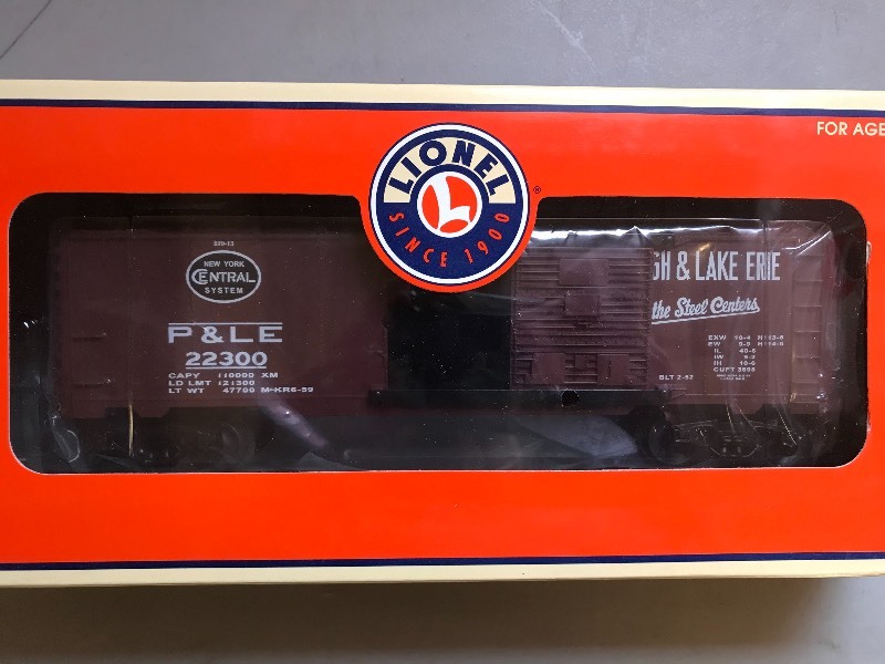 lot 384 image: LIONEL NEW YORK CENTRAL P&LE 6565 BOX CAR