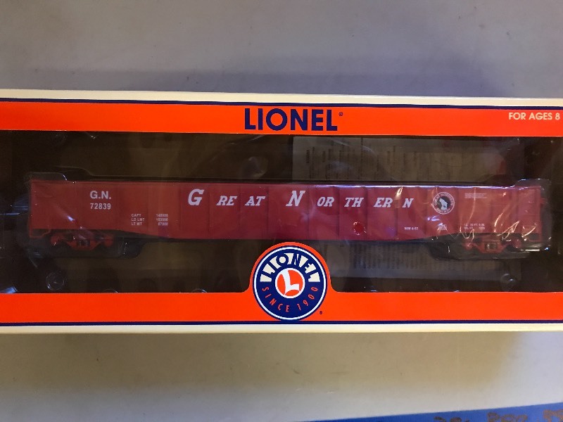 lot 390 image: LIONEL GREAT NORTHERN PS-5 SCALE GONDOLA