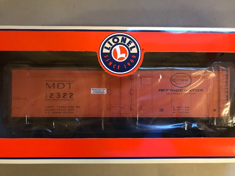 lot 395 image: LIONEL MERCHANTS DISPATCH TRANSIT STEEL SIDED REEFER