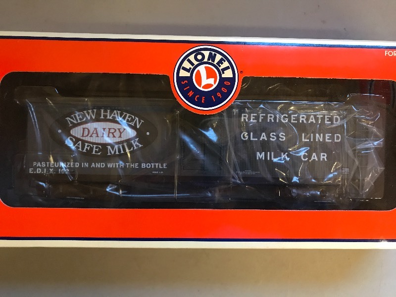 lot 398 image: LIONEL NEW HAVEN MILK CAR