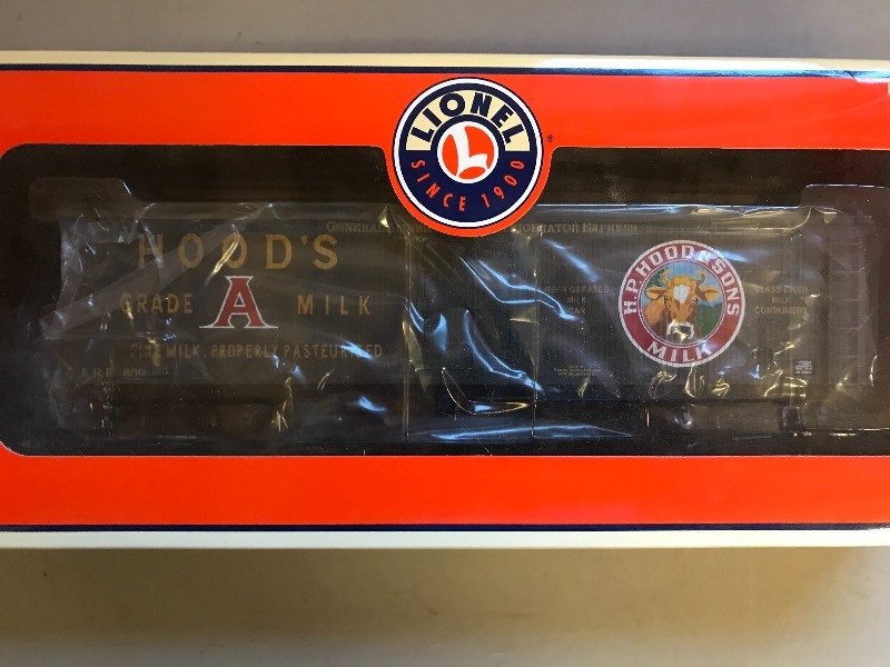 lot 399 image: LIONEL HOODS MILK CAR