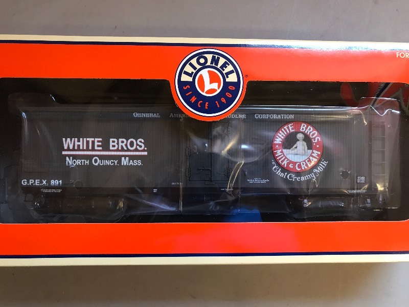 lot 408 image: LIONEL WHITE BROTHERS MILK CAR
