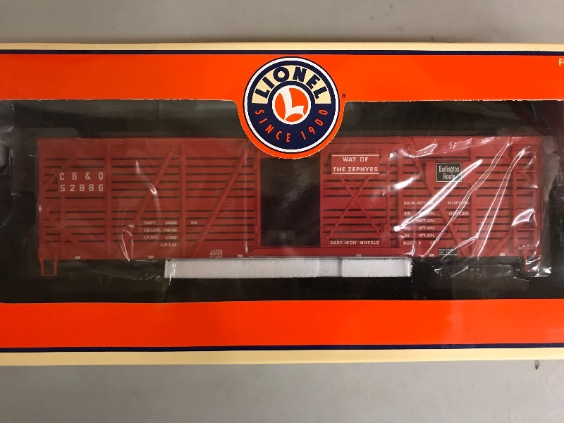 lot 416 image: LIONEL BURLINGTON 40 TON STOCK CAR