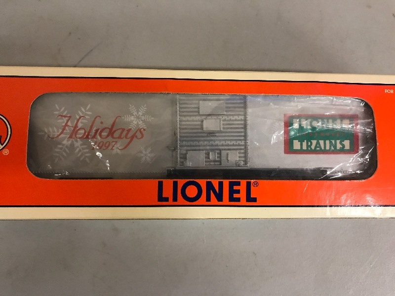 lot 422 image: LIONEL HOLIDAY RAILSOUNDS TM BOXCAR