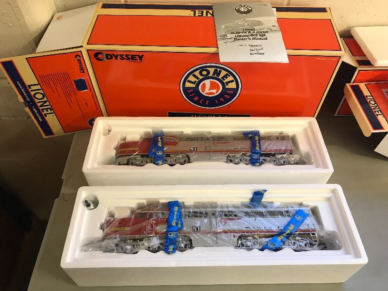 lot 435 image: LIONEL ALCO PA AA SANTA FE DIESEL LOCOMOTIVE SET