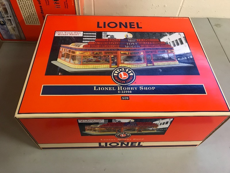 lot 438 image: LIONEL HOBBY SHOP
