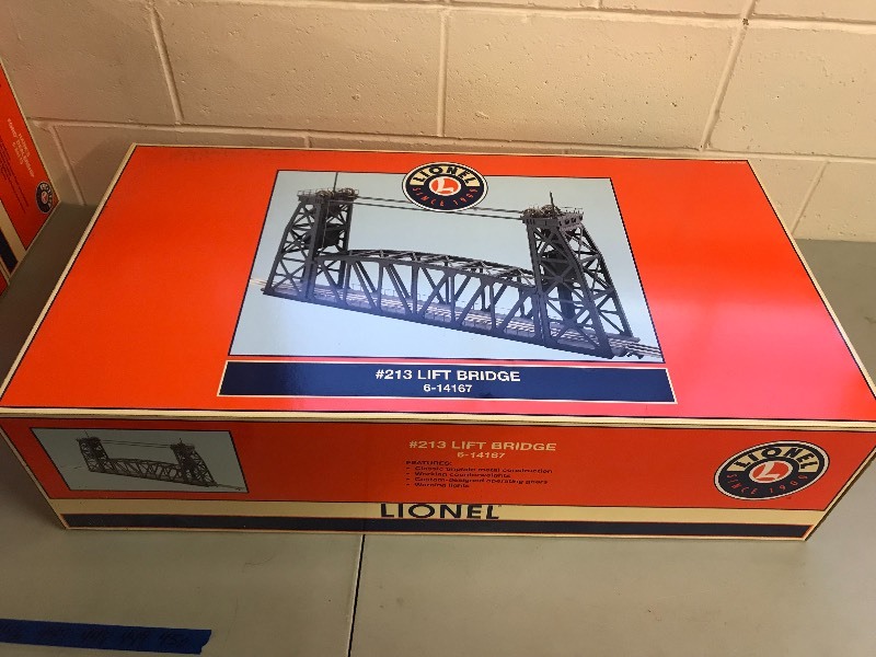 lot 440 image: LIONEL #213 LIFT BRIDGE