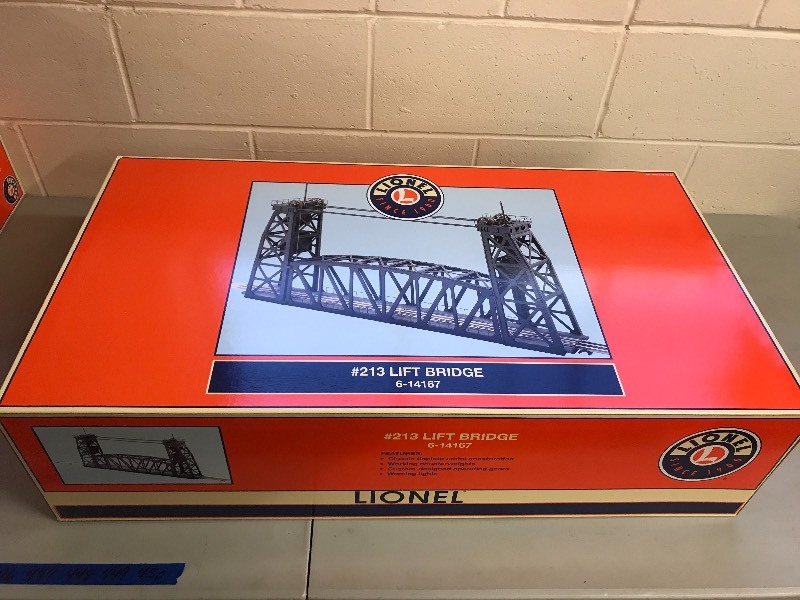 lot 441 image: LIONEL #213 LIFT BRIDGE