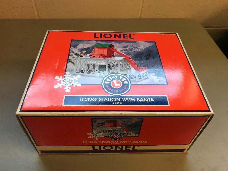 lot 451 image: LIONEL ICING STATION