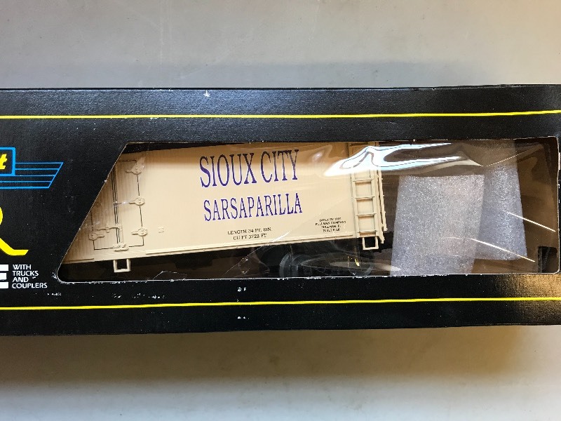 lot 453 image: WEAVER QUALITY CRAFT REEFER CAR