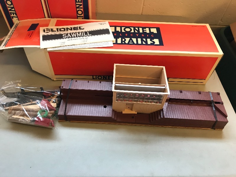 lot 467 image: LIONEL OPERATING SAWMILL