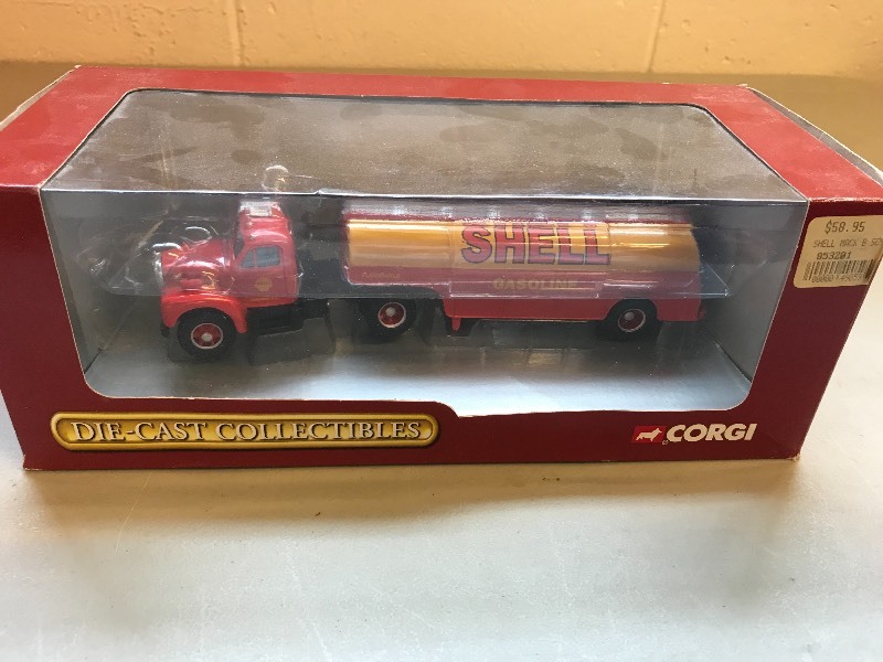 lot 471 image: CORGI MACK B FRUEHAUF TANKER