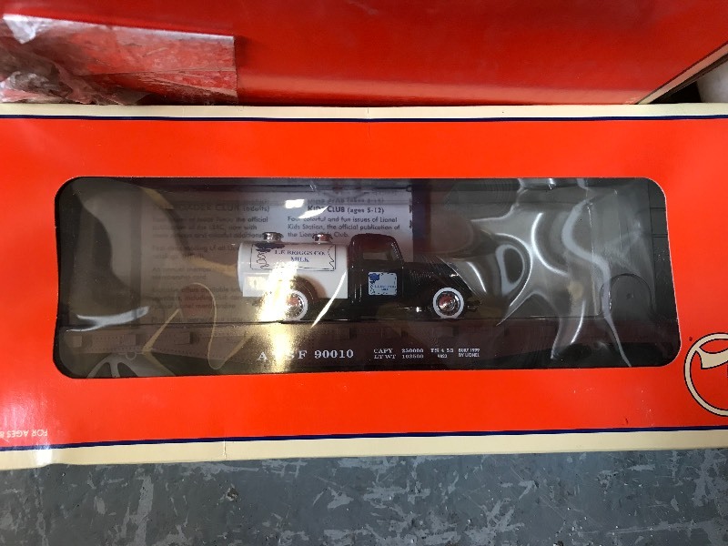 lot 100F image: LIONEL FLATCAR W FORD MILK TRUCK
