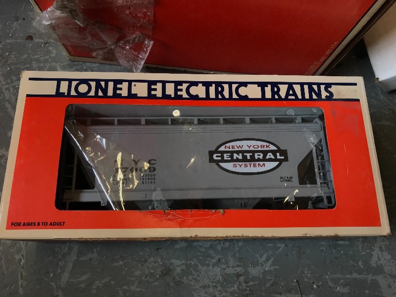 lot 100G image: LIONEL NEW YORK CENTRAL CAR