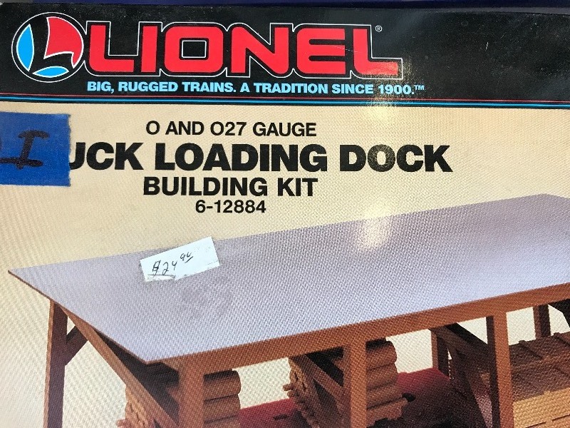 lot 100I image: LIONEL TRUCK LOADING DOCK