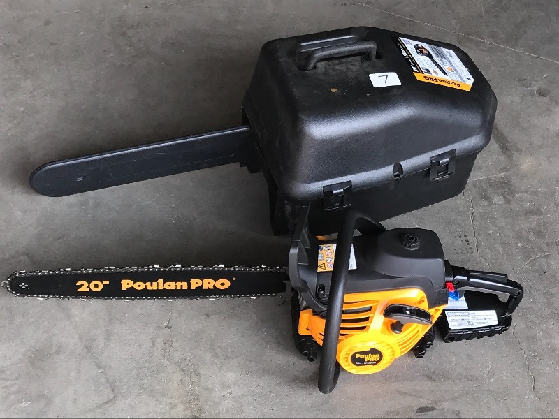 lot 7 image: Poulan 20 Chainsaw With Case