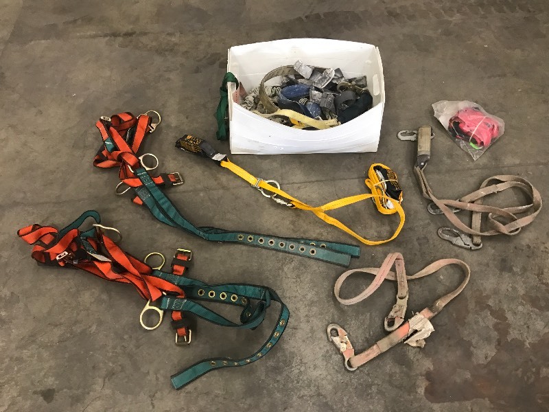 lot 16 image: Box Of Safety Harnesss