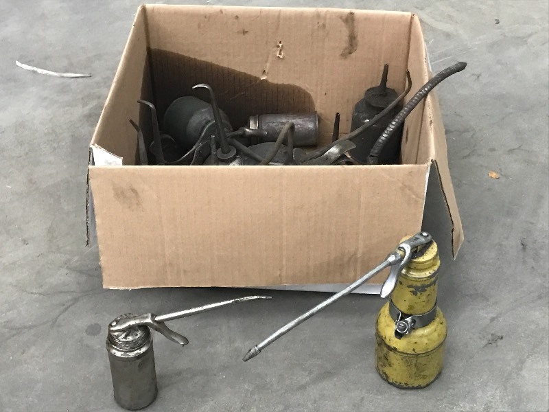 lot 17 image: Box Of Oiler Cans