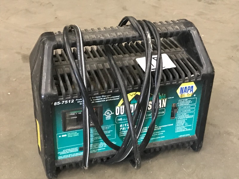 lot 18 image: Battery Charger