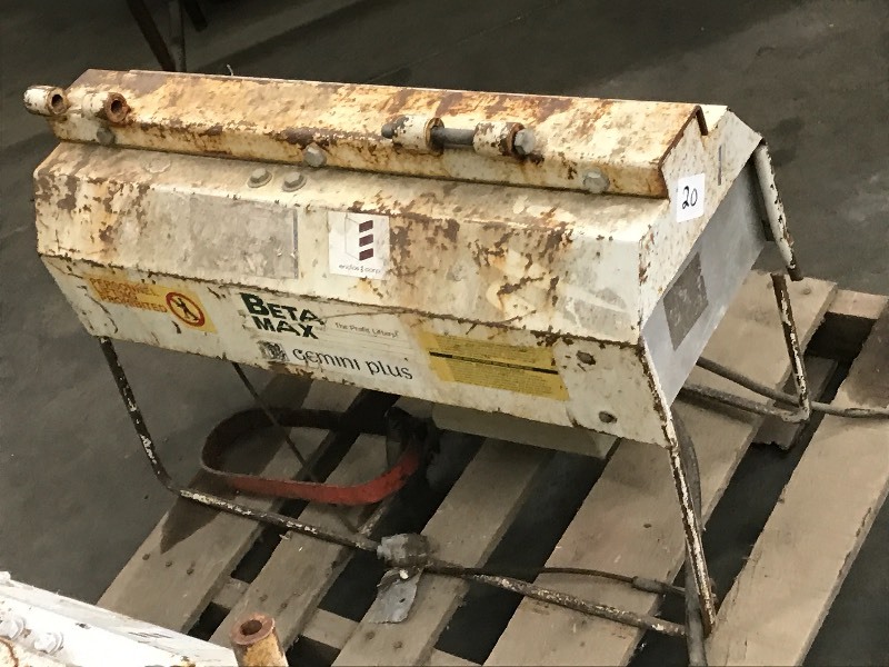 lot 20 image: Beta-Max Scaffold Hoist