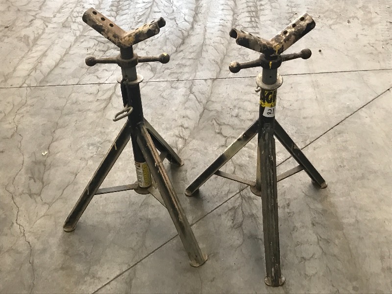 lot 21 image: (2) 2000# Jack Stands