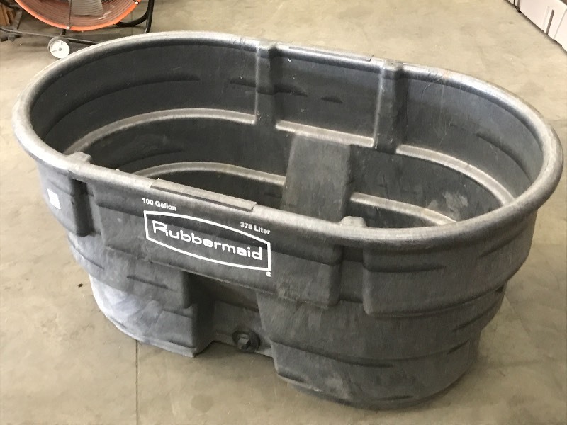 lot 30 image: Rubbermaid Stock Tank