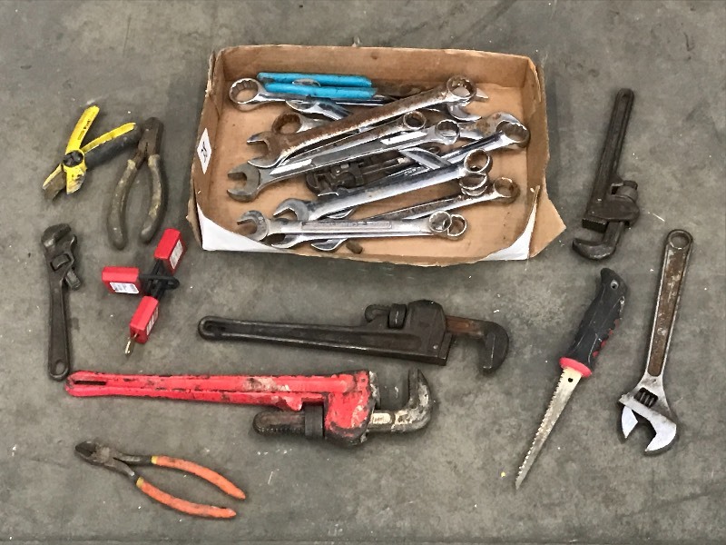 lot 38 image: Assorted Hand Tools
