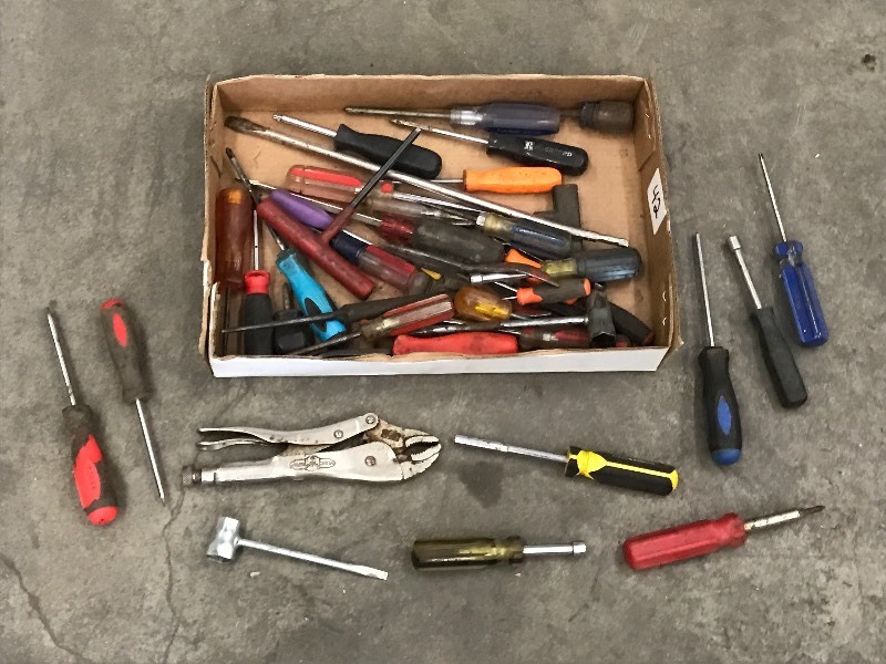 lot 42 image: Lot Of Hand Tools