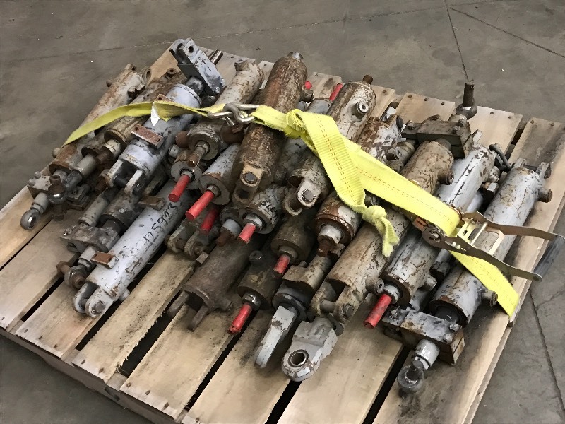 lot 50 image: Assorted Hydraulic Cylinders
