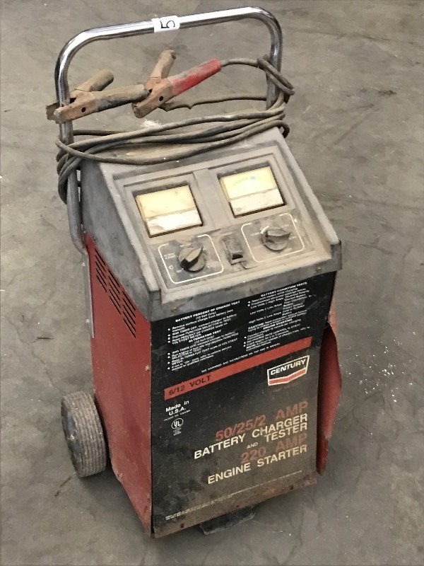 lot 57 image: Century Battery Charger