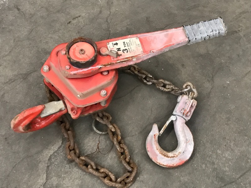 lot 62 image: Lever Hoist