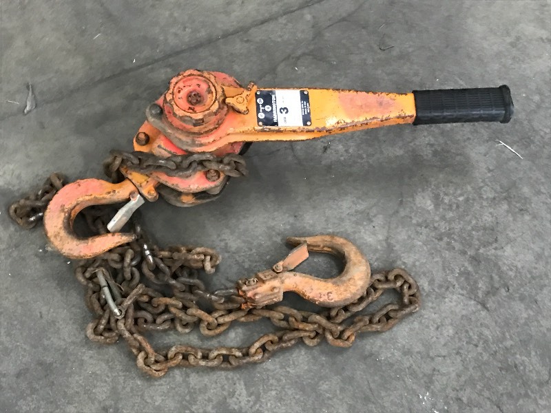 lot 63 image: Lever Hoist