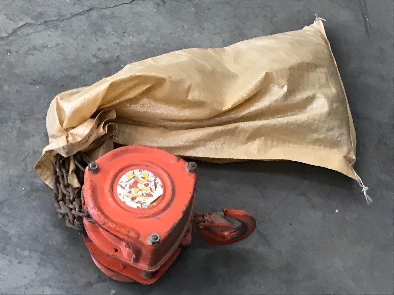 lot 65 image: Chain Hoist