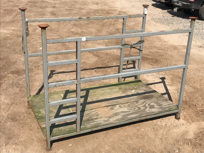 lot 79 image: Commercial Scaffolding Platform
