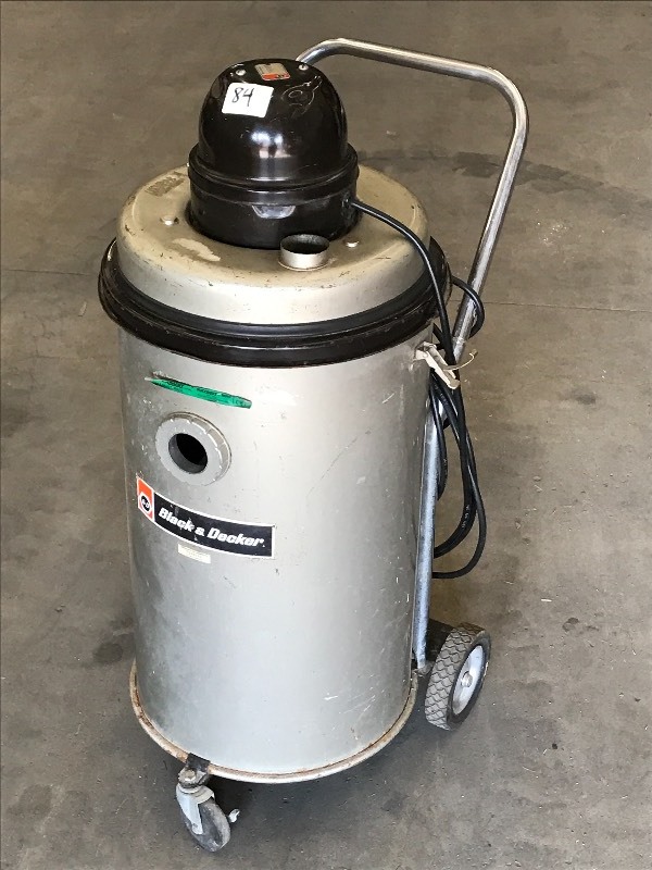 lot 84 image: Black & Decker Shop Vacuum