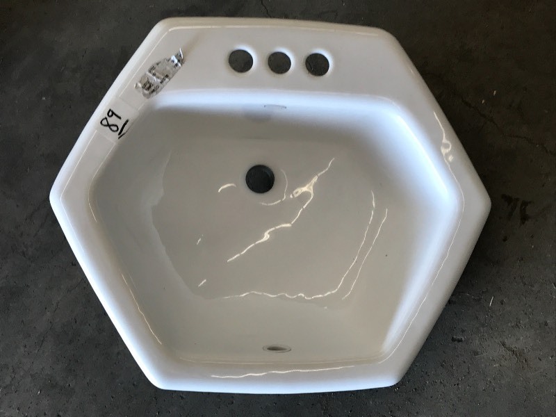 lot 89 image: Kohler Sink