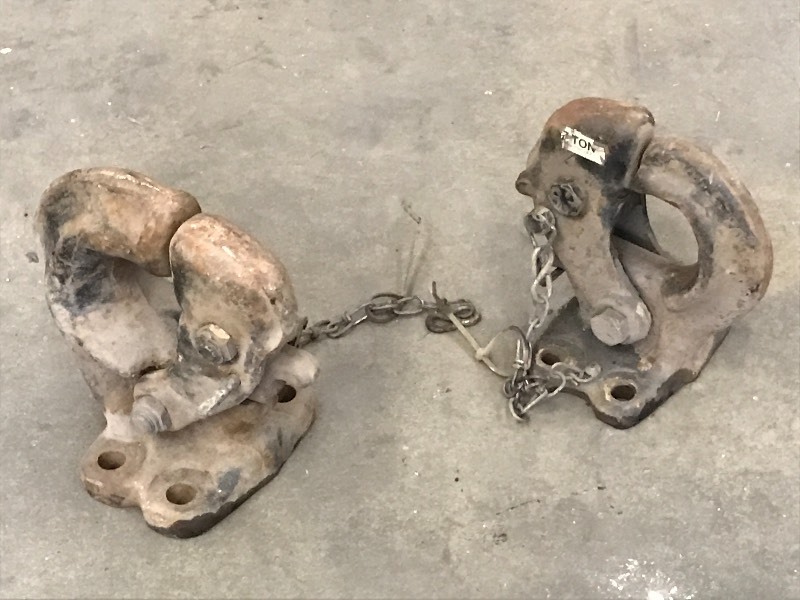 lot 90 image: (2) Pintle Hitches
