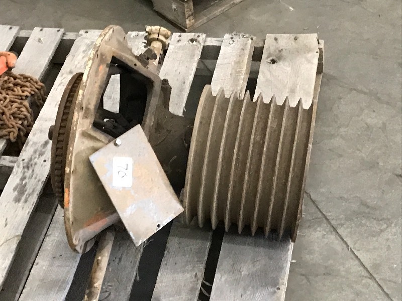 lot 70 image: Over-Center Clutch