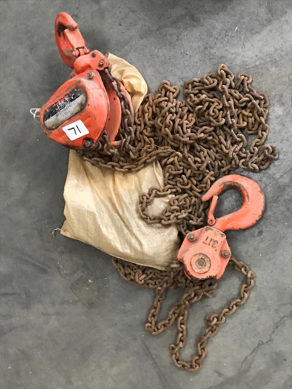 lot 71 image: Chain Hoist
