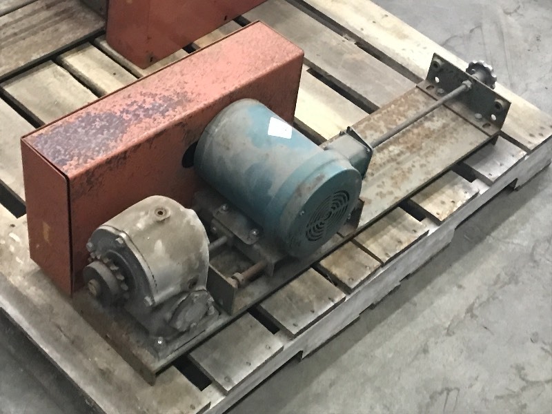 lot 100 image: Conveyor Motor With Clutch