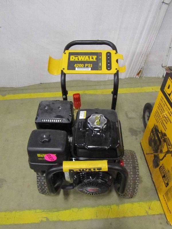 (2) DEWALT Honda GX390 4,200 PSI 4 GPM Gas Pressure Washer