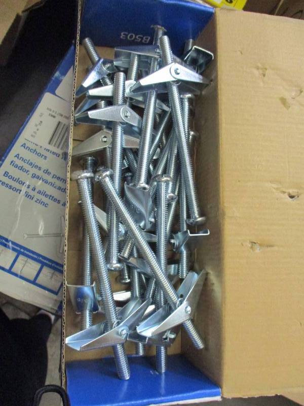 Toggle Bolts