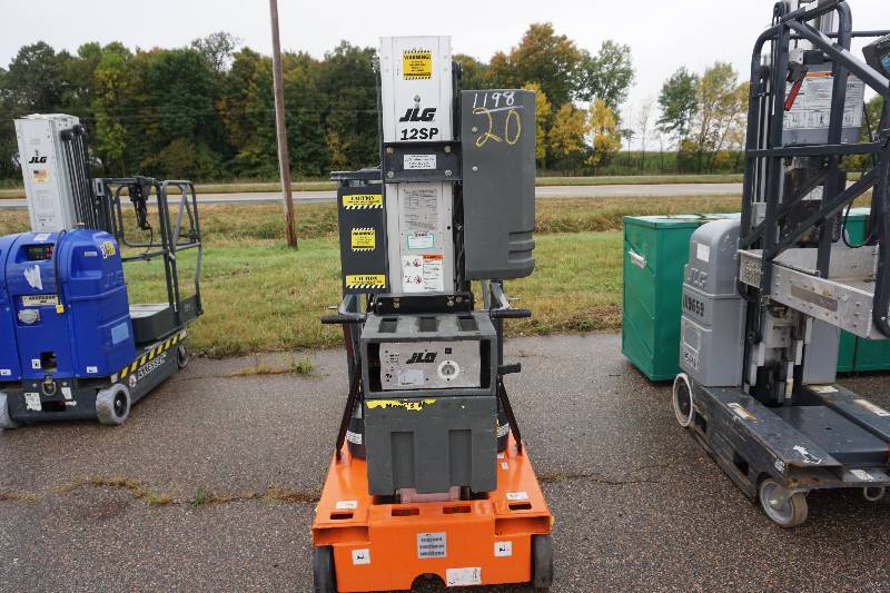 lot 13 image: 2004 JLG Model 12SP ElectricHydraulic Man Lift