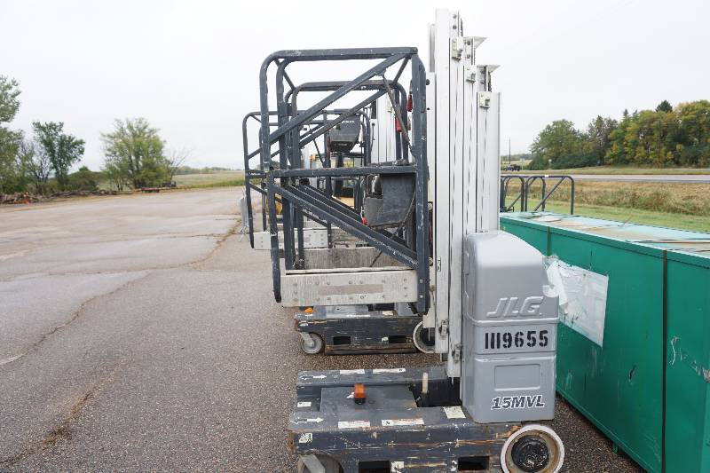 lot 12 image: 2009 JLG Model 15MVL ElectricHydraulic Man Lift