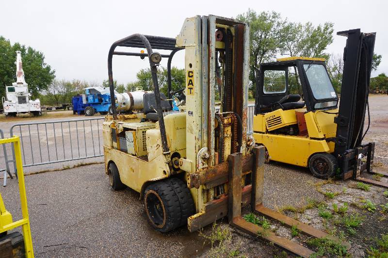 lot 16 image: Cat Model T90C Propane Powered Forklift