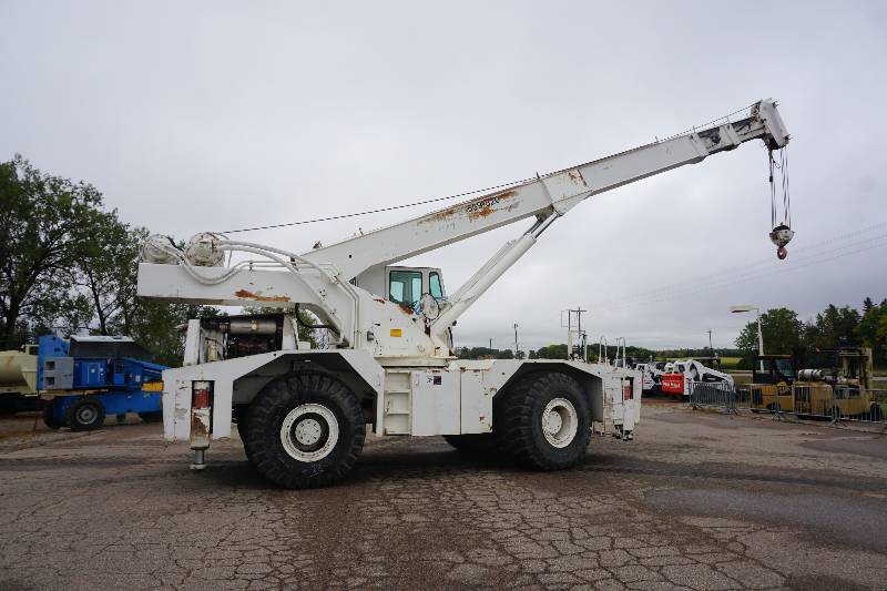 lot 1 image: Badger Model 4435 Series B 4 x 4 40 Ton Rough Terrain Crane