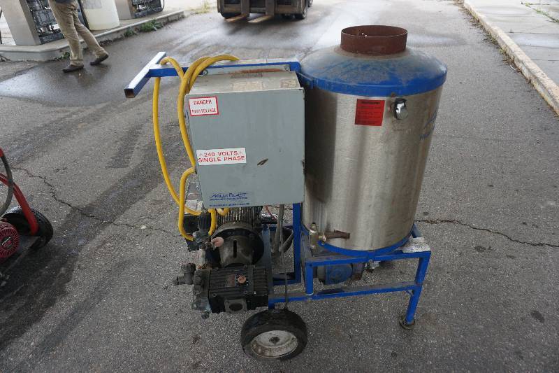 lot 25 image: Aqua Blast 240 Volt Single Phase High Pressure Electric Cleaning System