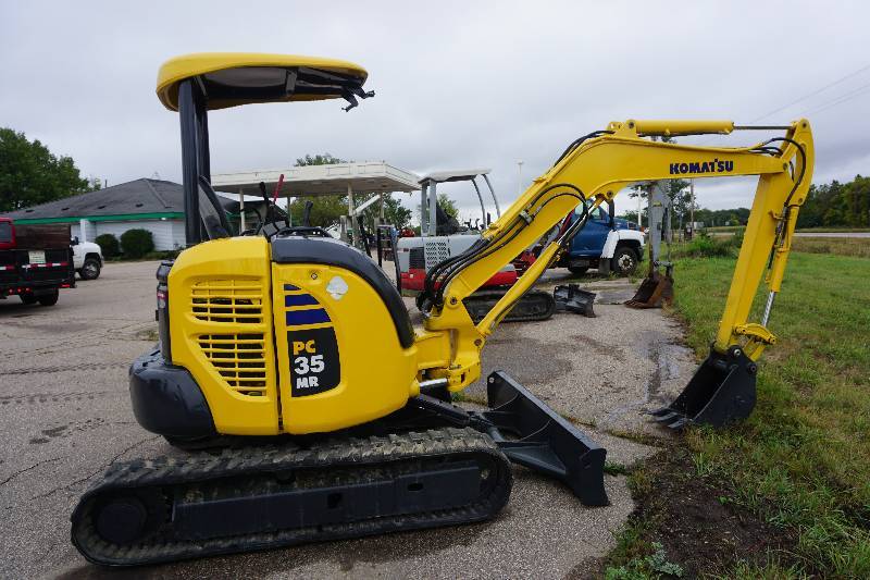 lot 5 image: 2007 Komatsu Model PC35MR-2 Mini Tracked Excavator