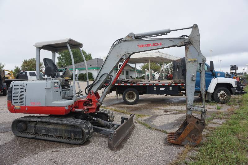 lot 6 image: 2005 Takeuchi Model TB135 Mini Tracked Excavator