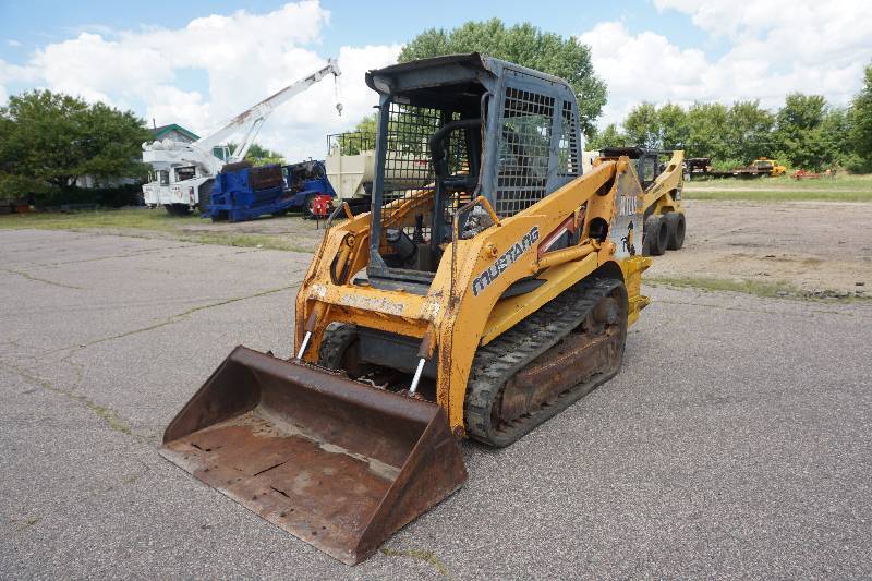 lot 7 image: 2005 Mustang MTL 16 Multi Terrain Bobcat Skid Loader Skid Steer